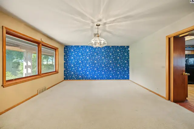 Photo of 534 Upper Mill Hts Dr, Salina, KS