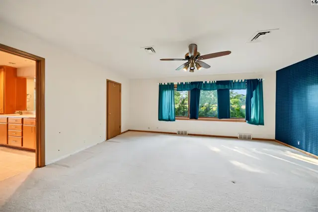 Photo of 534 Upper Mill Hts Dr, Salina, KS