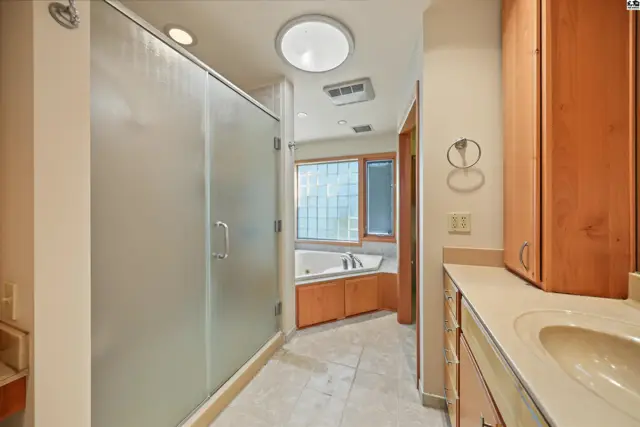 Photo of 534 Upper Mill Hts Dr, Salina, KS