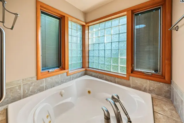 Photo of 534 Upper Mill Hts Dr, Salina, KS