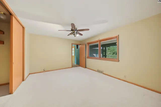 Photo of 534 Upper Mill Hts Dr, Salina, KS