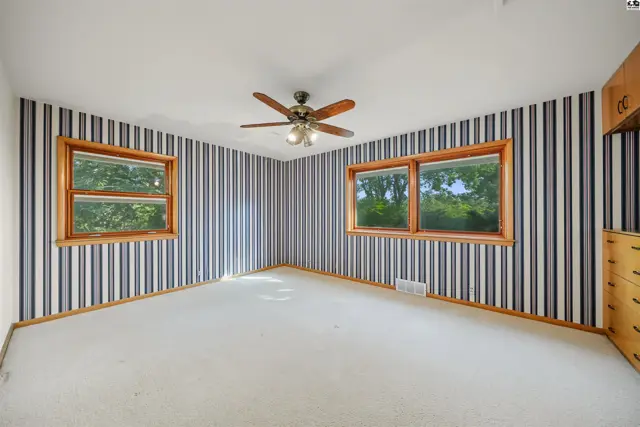Photo of 534 Upper Mill Hts Dr, Salina, KS