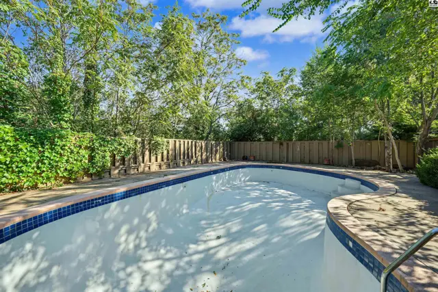 Photo of 534 Upper Mill Hts Dr, Salina, KS
