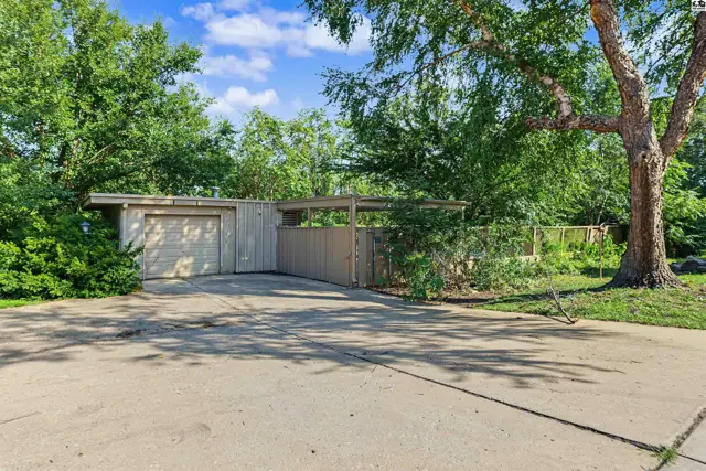 Photo of 534 Upper Mill Hts Dr, Salina, KS