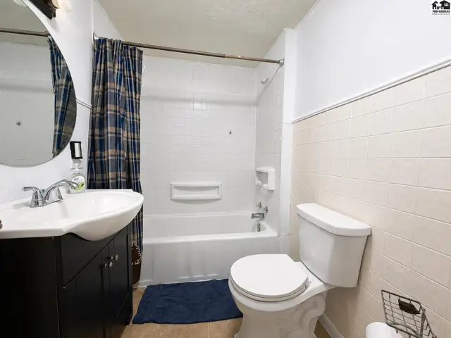Photo of 101 E Avenue A, South Hutchinson, KS