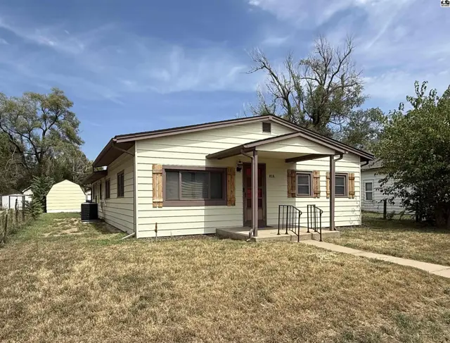 Photo of 818 E 2nd Ave, Hutchinson, KS