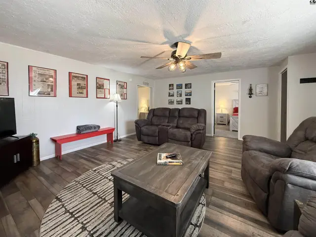 Photo of 818 E 2nd Ave, Hutchinson, KS