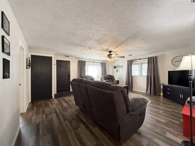 Photo of 818 E 2nd Ave, Hutchinson, KS