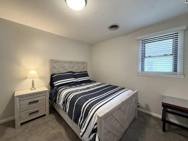 Photo of 818 E 2nd Ave, Hutchinson, KS