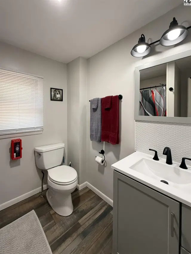 Photo of 818 E 2nd Ave, Hutchinson, KS