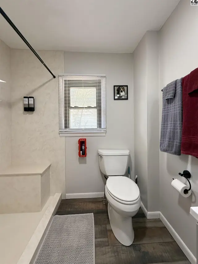 Photo of 818 E 2nd Ave, Hutchinson, KS