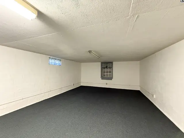 Photo of 818 E 2nd Ave, Hutchinson, KS