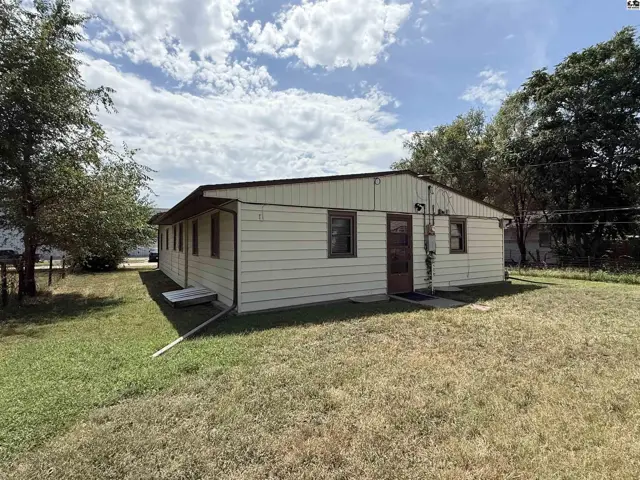Photo of 818 E 2nd Ave, Hutchinson, KS
