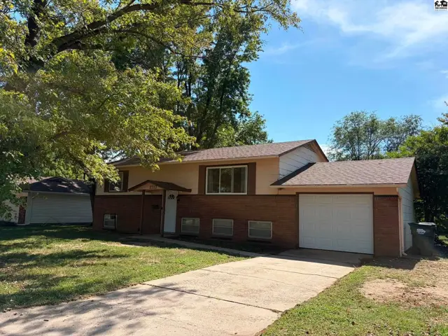 Photo of 1717 Ida St, Hutchinson, KS