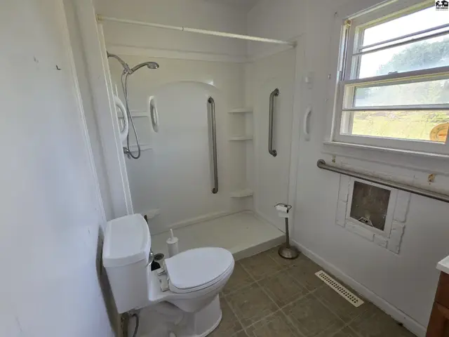 Photo of 229 E Avenue A, South Hutchinson, KS