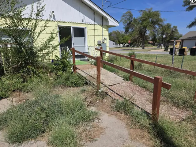 Photo of 229 E Avenue A, South Hutchinson, KS