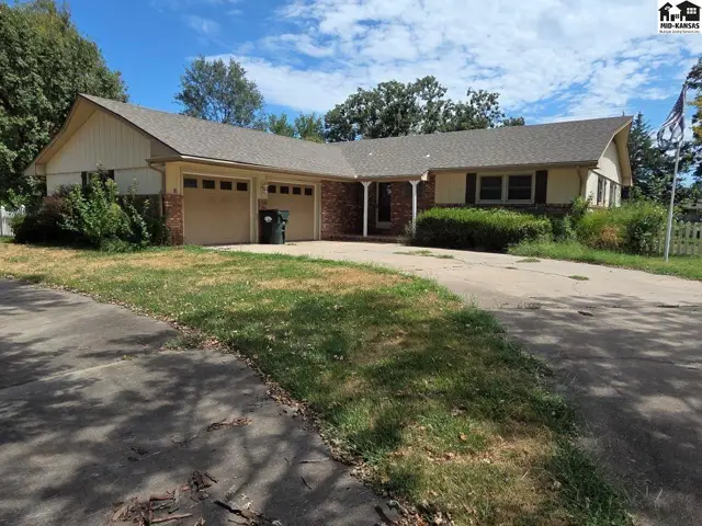 Photo of 3802 Quivira Dr, Hutchinson, KS