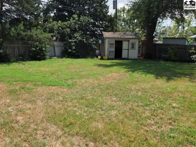 Photo of 3802 Quivira Dr, Hutchinson, KS