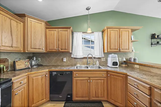 Photo of 1412 Westwood Dr, McPherson, KS