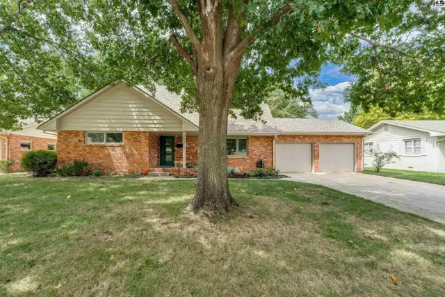 Photo of 2605 Derenda Dr, Hutchinson, KS