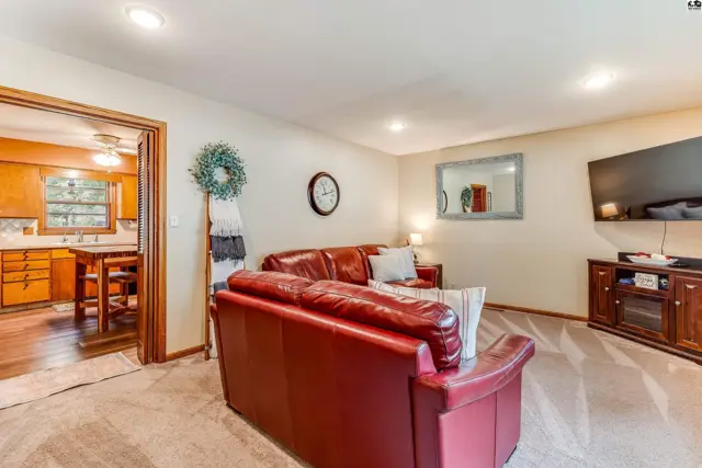 Photo of 2605 Derenda Dr, Hutchinson, KS