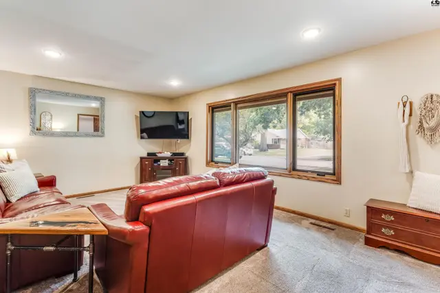 Photo of 2605 Derenda Dr, Hutchinson, KS