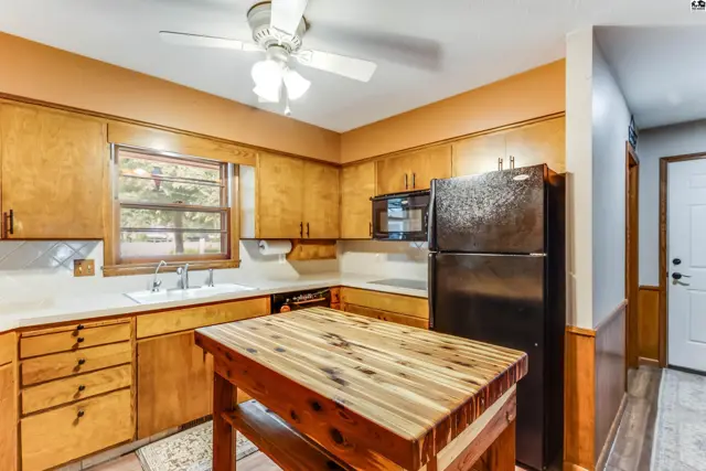Photo of 2605 Derenda Dr, Hutchinson, KS