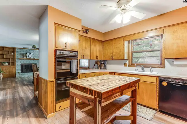 Photo of 2605 Derenda Dr, Hutchinson, KS