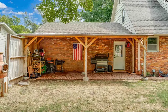 Photo of 2605 Derenda Dr, Hutchinson, KS