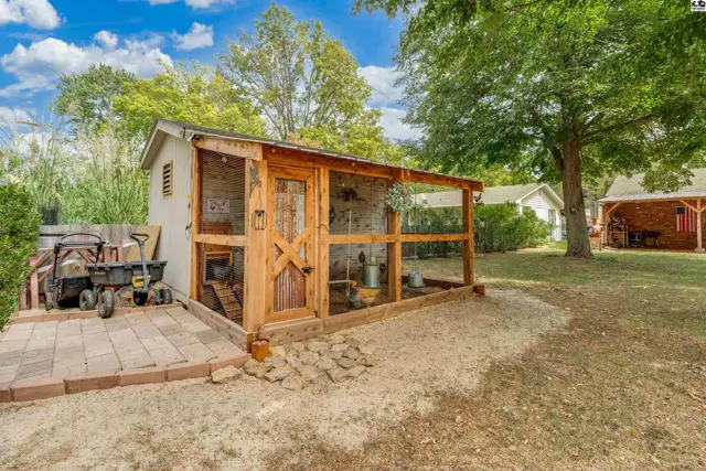 Photo of 2605 Derenda Dr, Hutchinson, KS