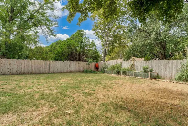 Photo of 2605 Derenda Dr, Hutchinson, KS