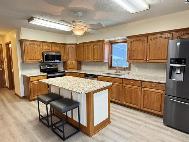 Photo of 604 E 42nd Ave, Hutchinson, KS