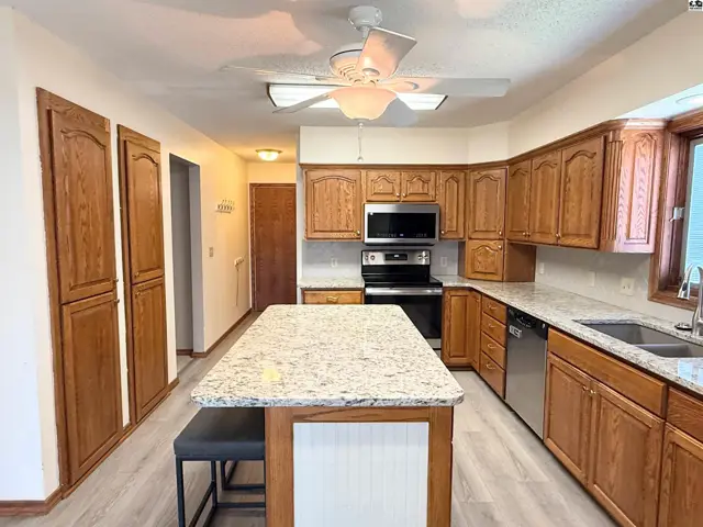 Photo of 604 E 42nd Ave, Hutchinson, KS