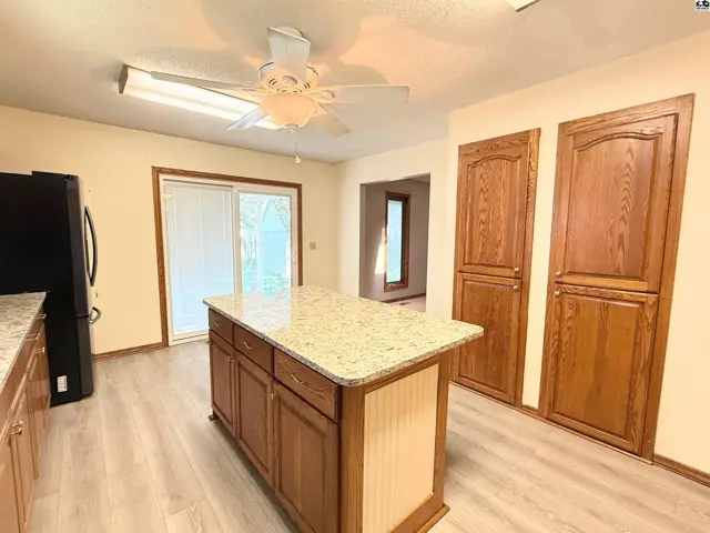 Photo of 604 E 42nd Ave, Hutchinson, KS