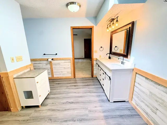 Photo of 604 E 42nd Ave, Hutchinson, KS