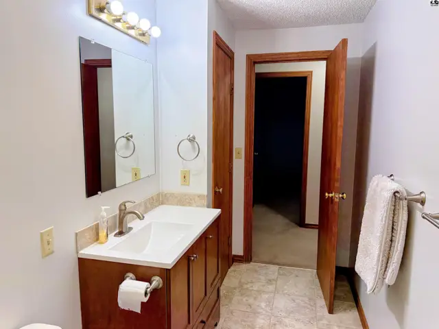 Photo of 604 E 42nd Ave, Hutchinson, KS