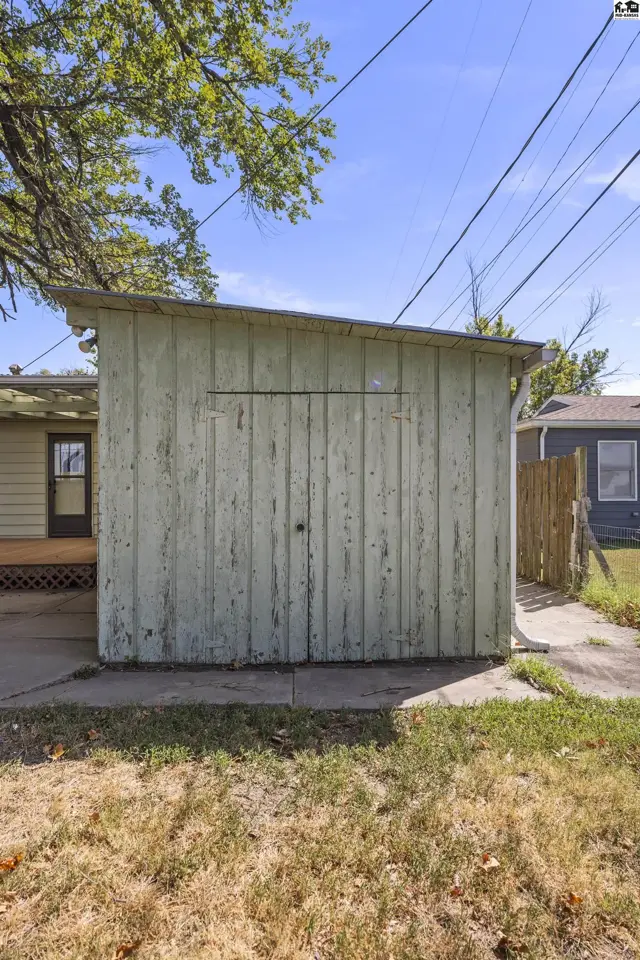 Photo of 28 Faircrest Dr, Hutchinson, KS