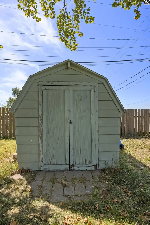 Photo of 28 Faircrest Dr, Hutchinson, KS