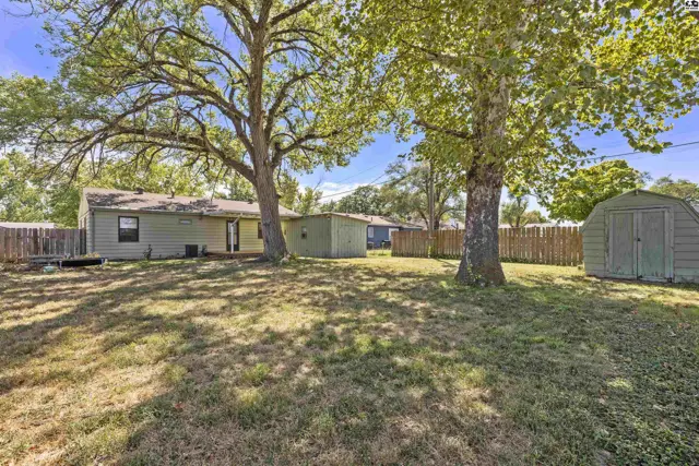 Photo of 28 Faircrest Dr, Hutchinson, KS