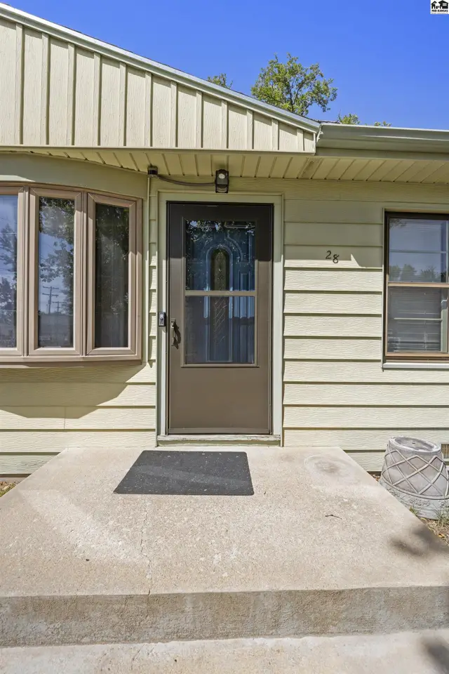 Photo of 28 Faircrest Dr, Hutchinson, KS