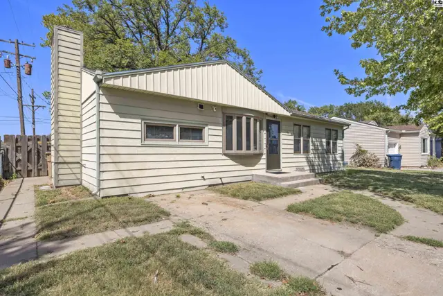 Photo of 28 Faircrest Dr, Hutchinson, KS