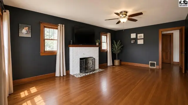 Photo of 428 E 16th Ave, Hutchinson, KS