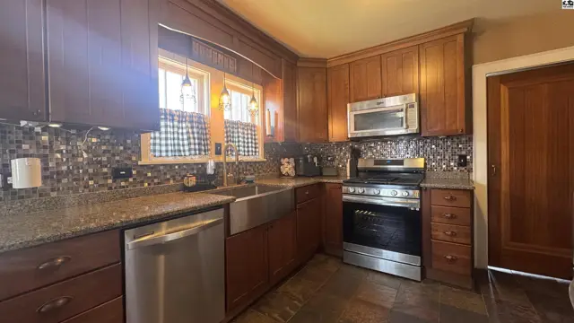 Photo of 428 E 16th Ave, Hutchinson, KS