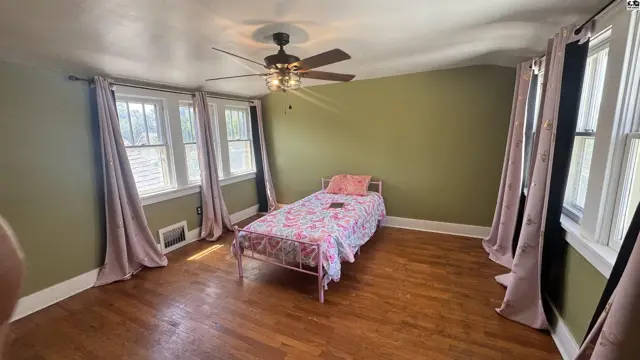 Photo of 428 E 16th Ave, Hutchinson, KS