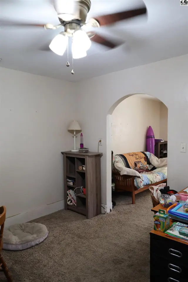 Photo of 932 E 9th Ave, Hutchinson, KS