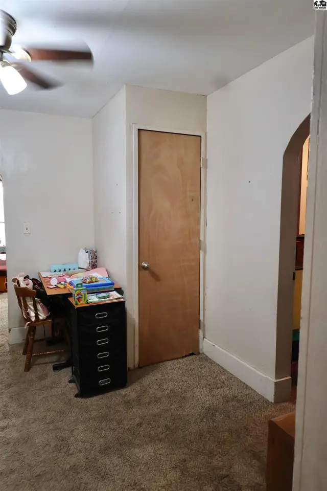 Photo of 932 E 9th Ave, Hutchinson, KS