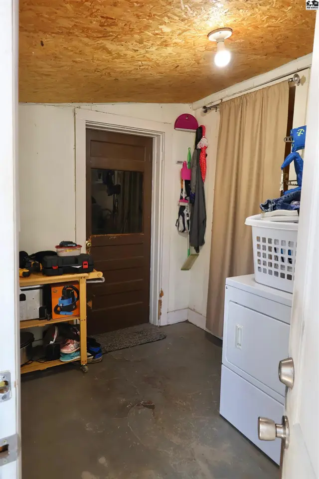 Photo of 932 E 9th Ave, Hutchinson, KS