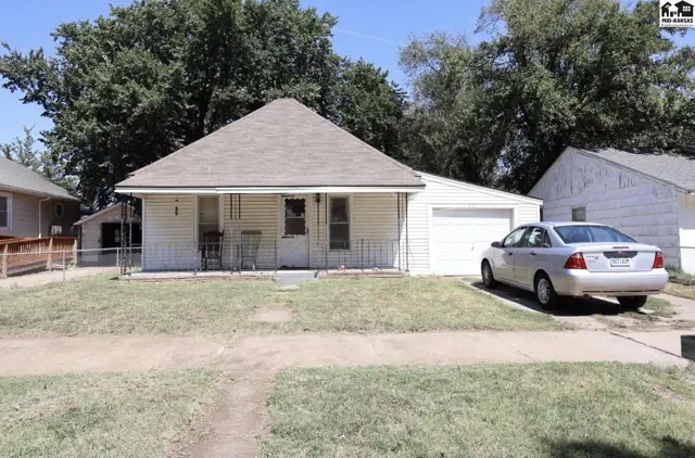 Photo of 932 E 9th Ave, Hutchinson, KS