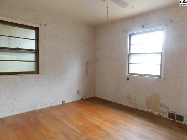 Photo of 324 N Howard St, Pratt, KS