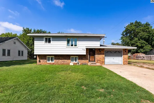 Photo of 605 S Walnut St, South Hutchinson, KS